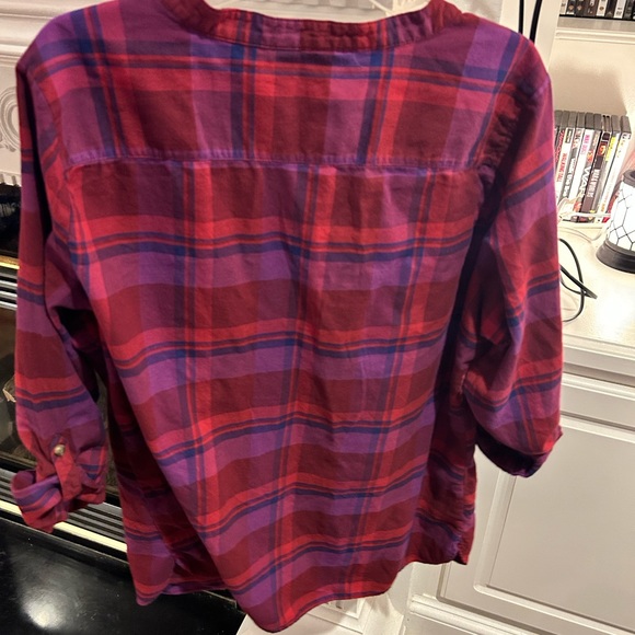 Super cute half button up shirt from Eddie Bauer - Picture 2 of 3